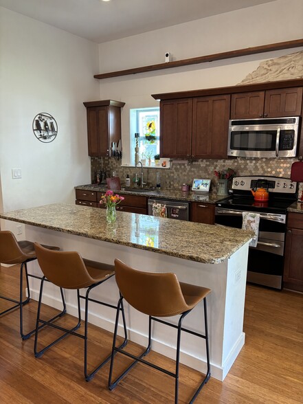 Building Photo - 13 Ruslan Dr
