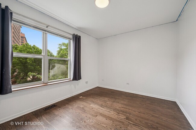 Building Photo - 1487 N Clybourn Ave