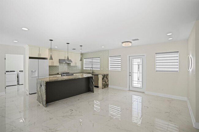 Building Photo - 2116 SE 18th St