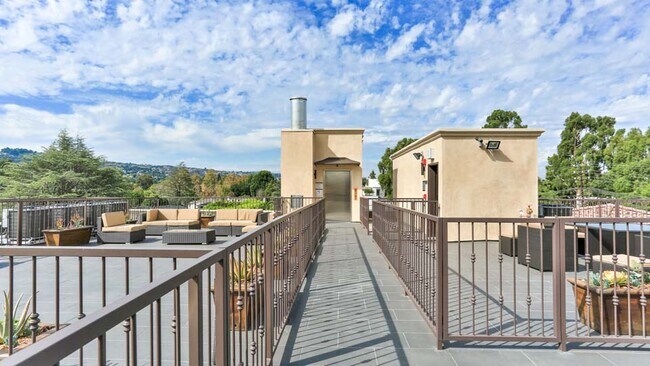 Building Photo - 4354 Teesdale Ave