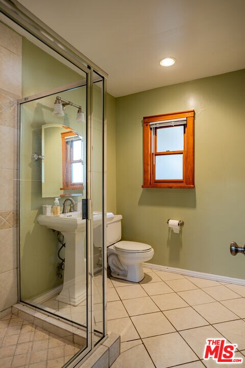 Building Photo - 19439 Oxnard St