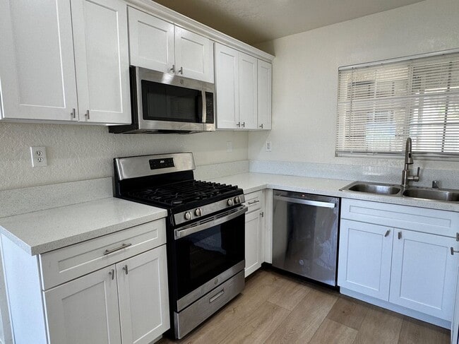 Building Photo - 13216 Pinnacle Ct
