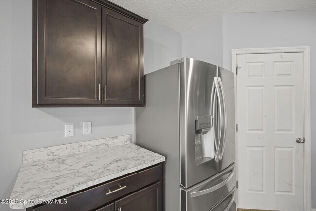 Building Photo - 548 Coyote Dr