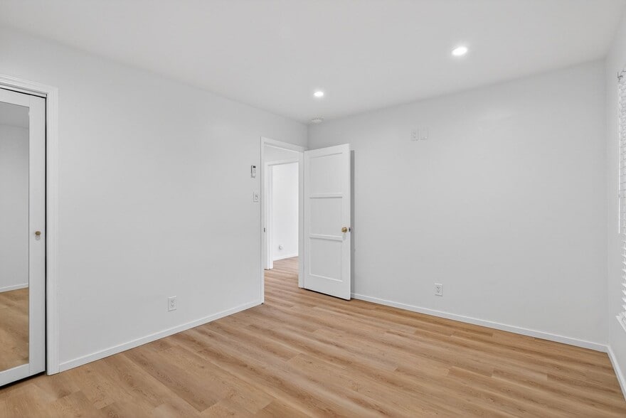 Building Photo - 242 Claremont Ave