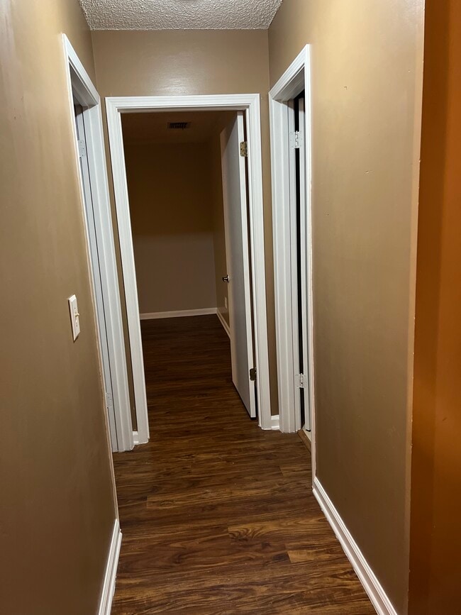 Building Photo - 8340 Westover Ct