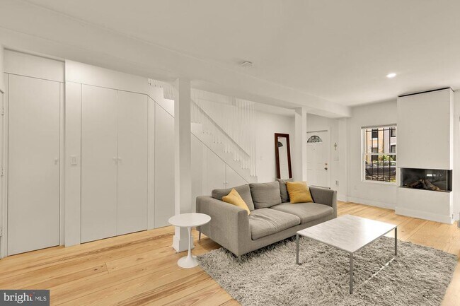 Building Photo - 1608 5th St NW