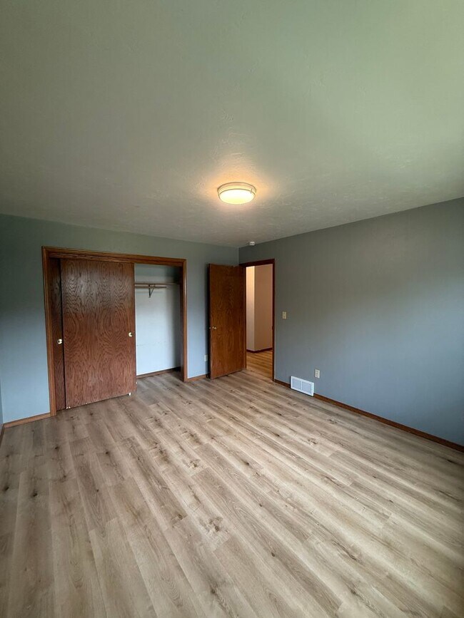 Building Photo - 600-602 Mollies Way