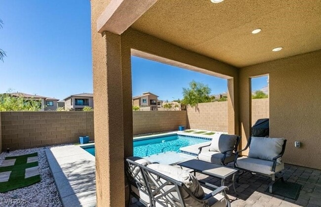 Building Photo - 713 Foreign Reef Wy