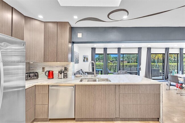 Building Photo - 5602 S Travelers Palm Ln