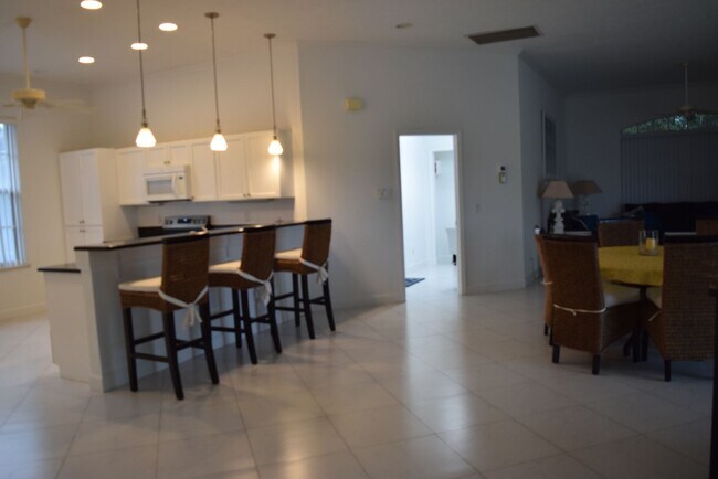 Building Photo - Fully furnished 3 bedroom 3 Bath POOL home in Sandpiper Bay