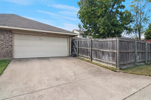 Building Photo - 2016 Peakwood Dr