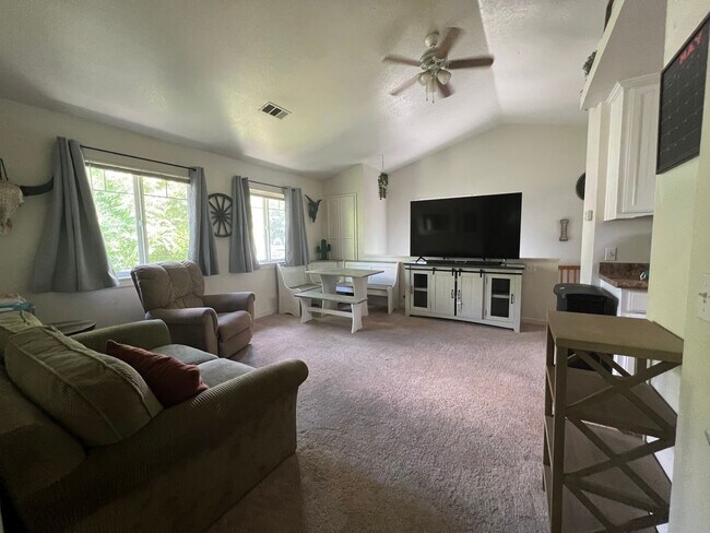 Building Photo - Robles, 5551-5555