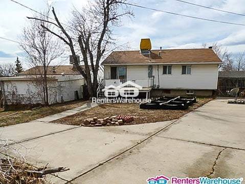 Building Photo - 327 Leona Dr