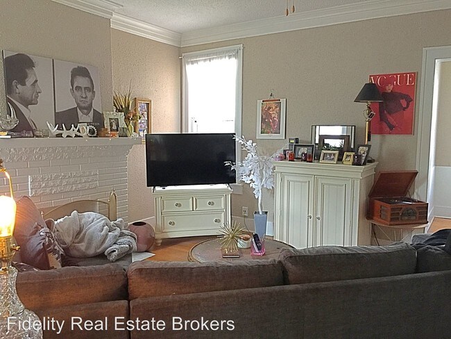 Building Photo - 2117 N Shartel Ave