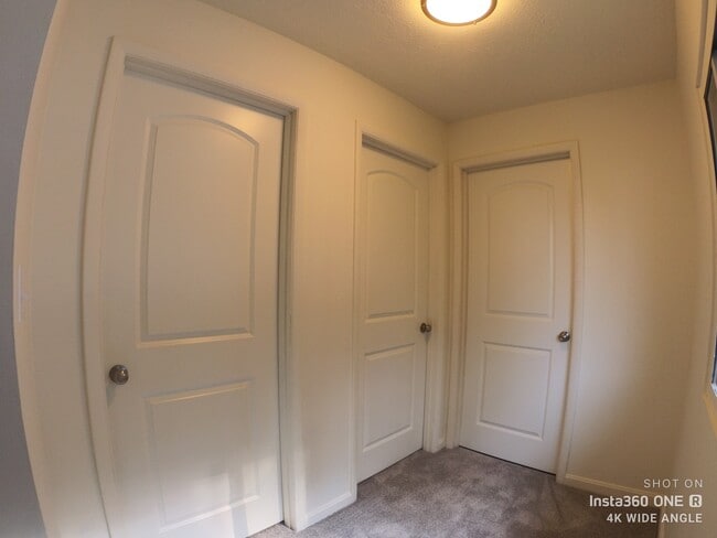 Upstairs landing with 2 bedrooms & full bath - 3137 Josephine St