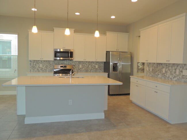 Building Photo - CALL ED FOR SHOWING APPOINTMENTS (352) 217...