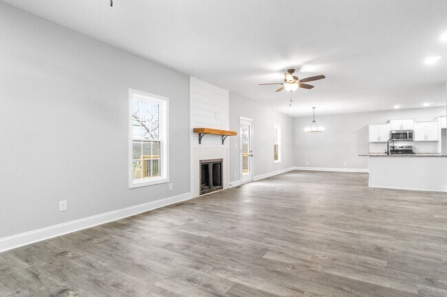 Building Photo - 2129 Powell Rd