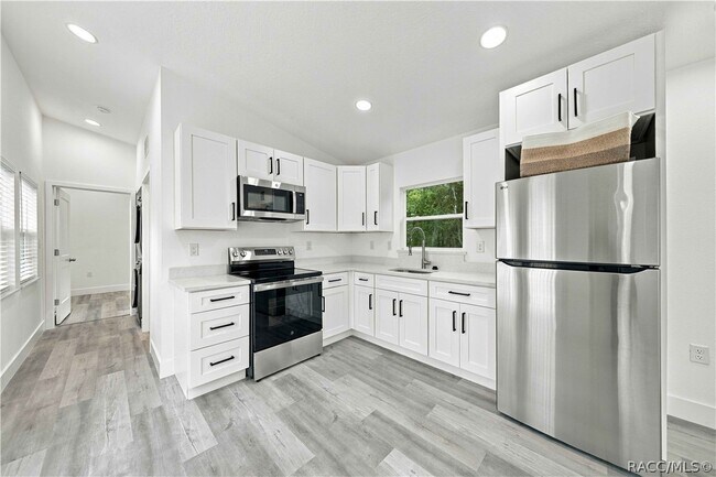 Building Photo - 9302 E Sycamore Pl