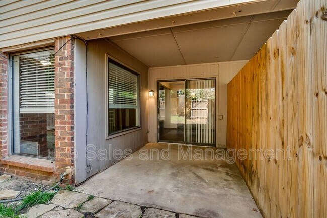 Building Photo - 1705 N Gleason Ave