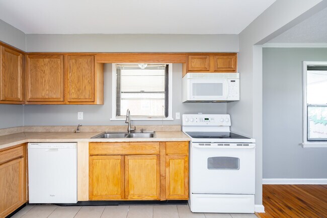 Building Photo - 7215 Earl Dr