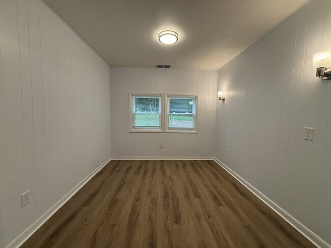 Building Photo - 345 Washington Dr