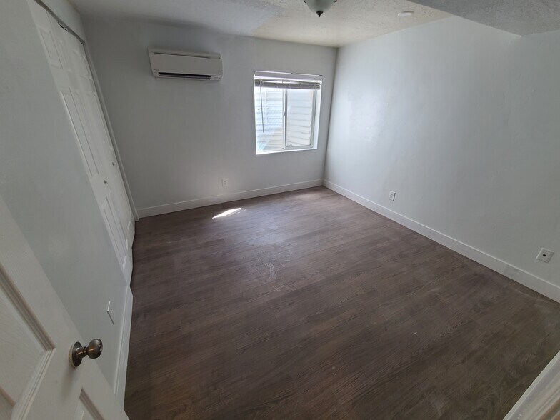 Building Photo - 6633 W Sierra Oaks Dr