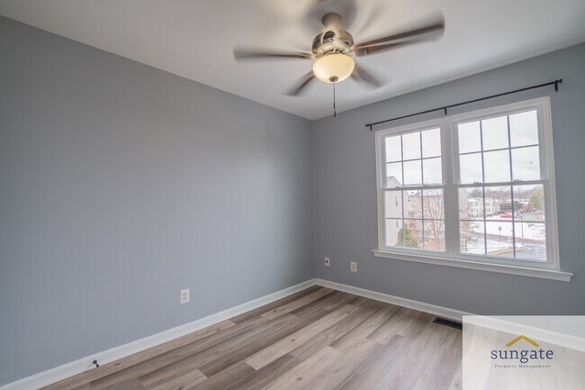 Building Photo - 113 Brightwater Dr