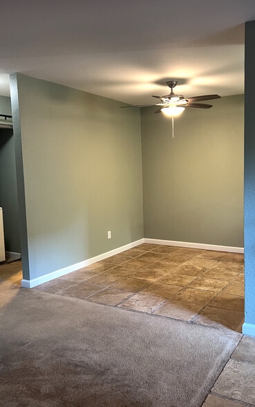 Building Photo - 820 Catkin Ct