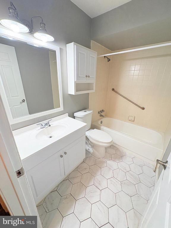 Building Photo - 54 Hillcroft Way