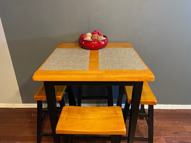 Dining area - 9653 Spyglass Ave