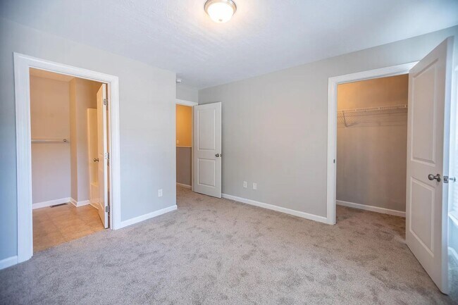 Building Photo - Adderman Pointe Townhomes