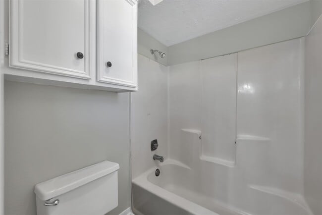 Building Photo - 1604 Hazelwood St