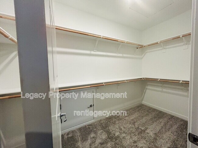 Building Photo - 3760 Oyster Pt Wy