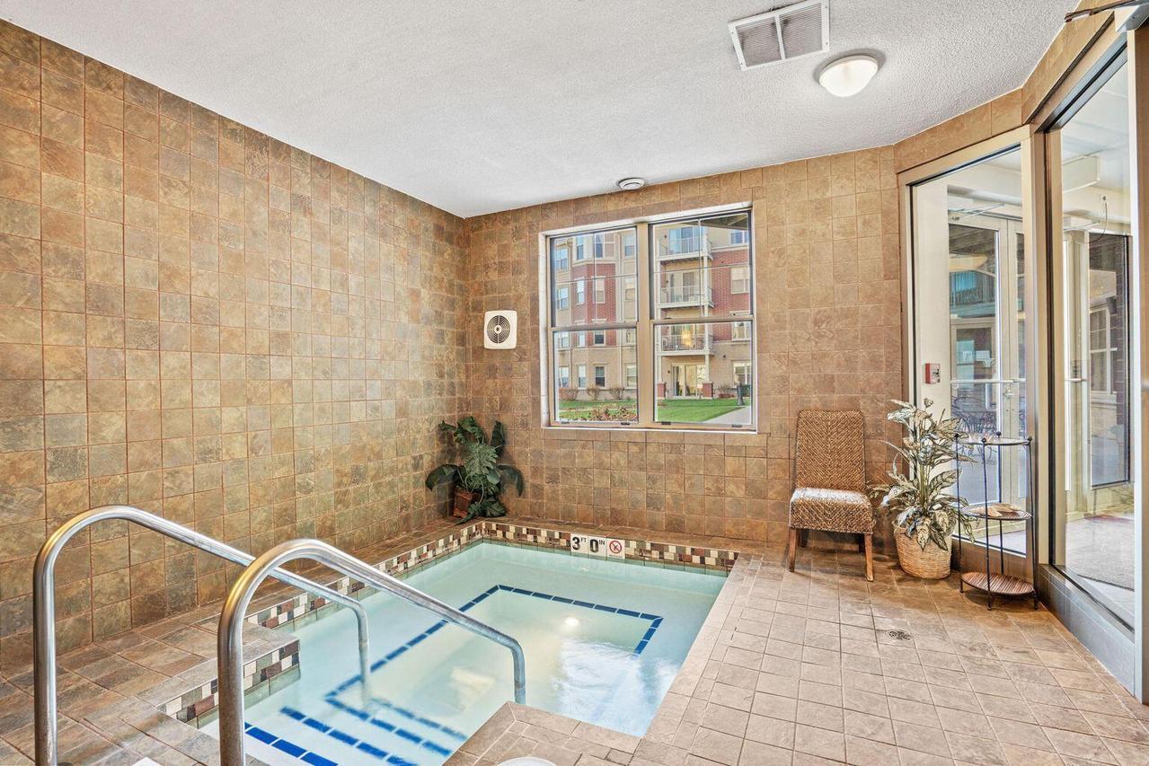 Building Photo - 4110 S Lake Dr