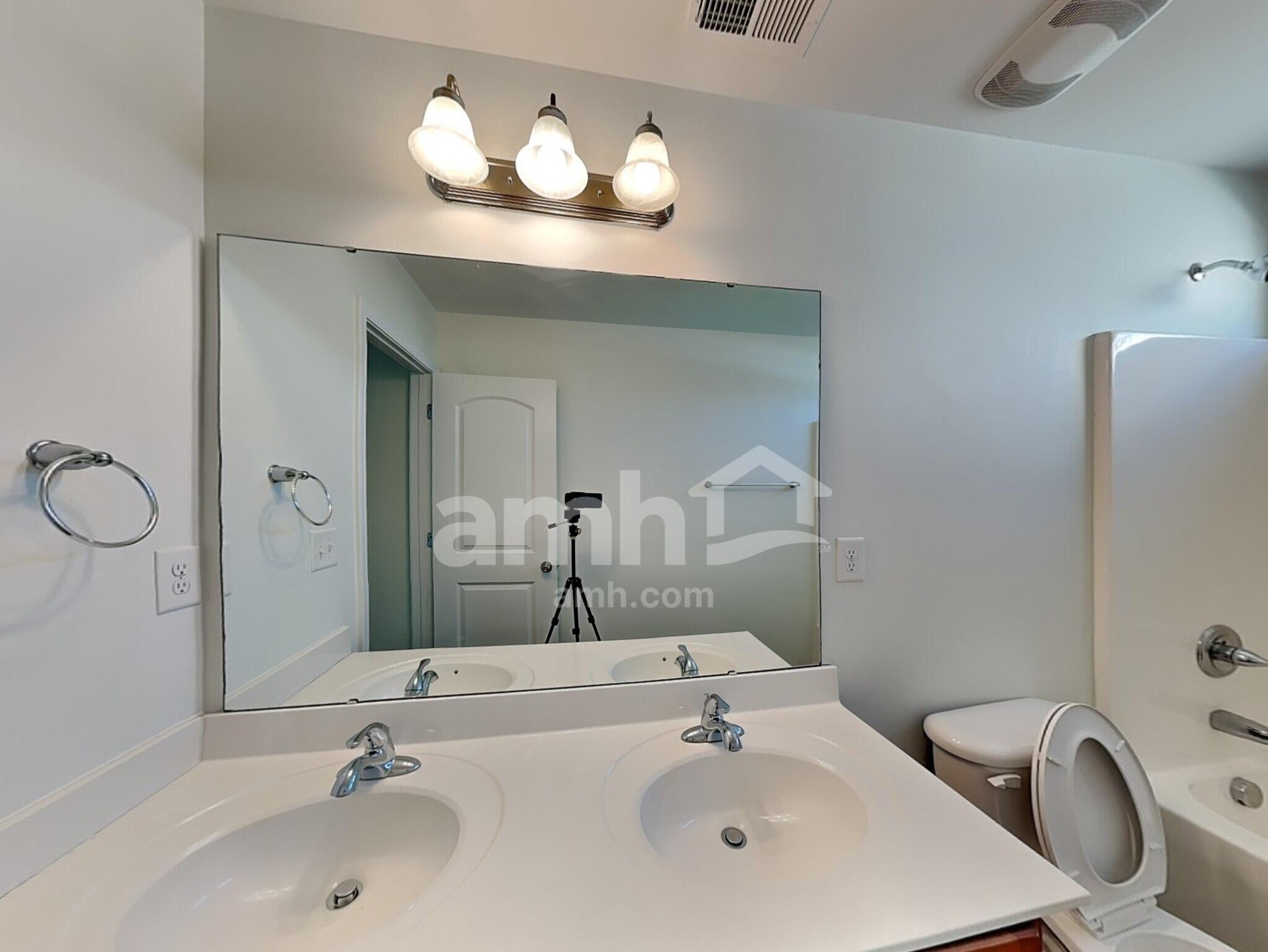 Building Photo - 1018 Forest Way Ct