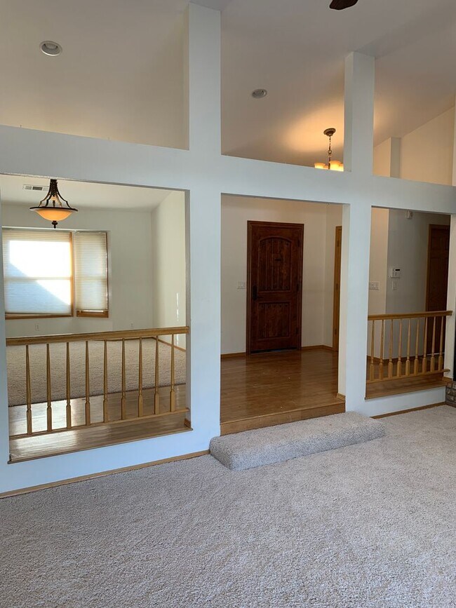 Building Photo - 4 Bedroom 3 Bath Home