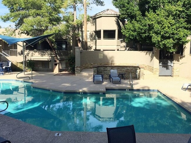 Building Photo - Spacious 1 Bedroom Condo in North Central Phoenix!