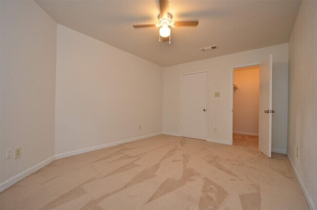 Building Photo - 9700 Leawood Blvd