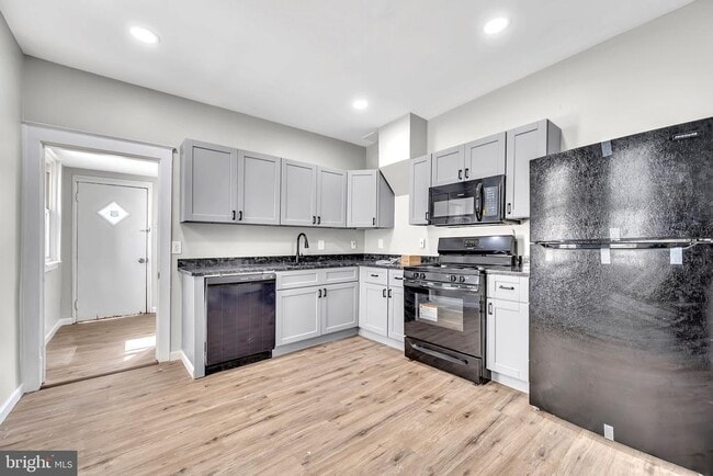 Building Photo - 25 Adella Ave