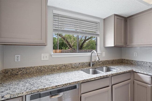 Building Photo - 13357 Water Oak Ln