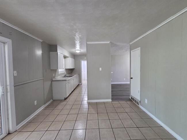 Building Photo - 3021 Ashwood St