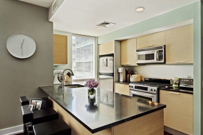 Building Photo - 350 W 42nd St