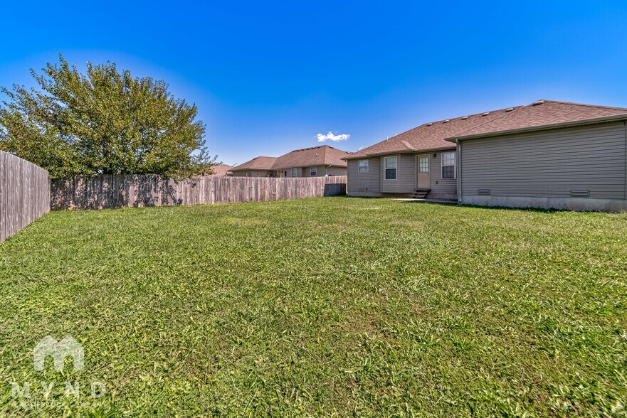 Building Photo - 1147 S Arcadia Ave
