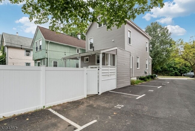 Building Photo - 204 Forest St