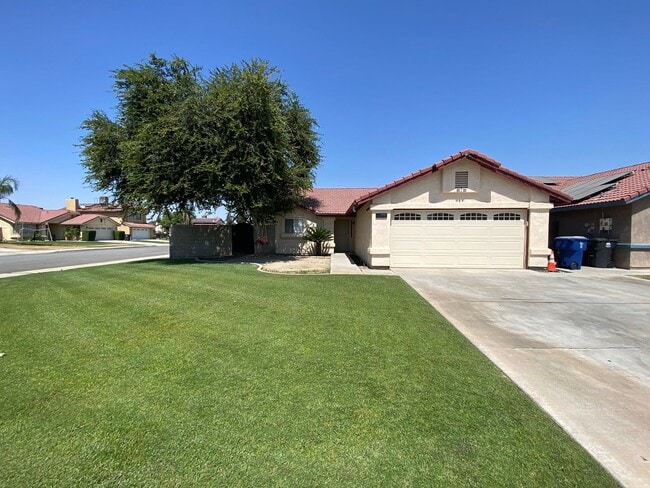 Primary Photo - Newley Remodeled 3 BD 2 BA house on corner...