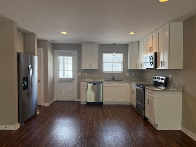Building Photo - FOR RENT - Beautiful Modern Townhouse in Madison