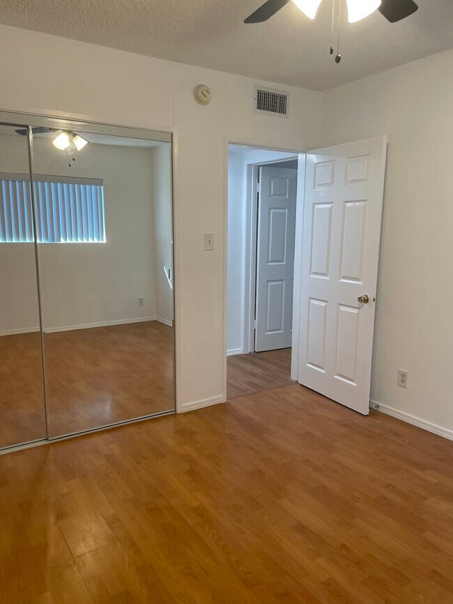 Building Photo - 1520 Venice Blvd