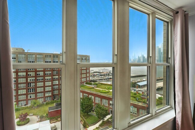 Building Photo - 1125 Maxwell Ln