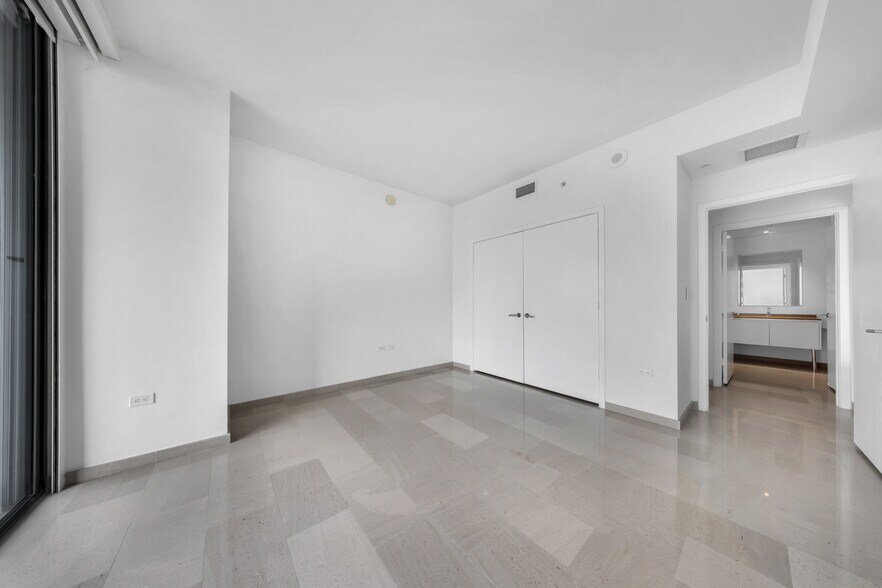 Building Photo - 88 SW 7th St