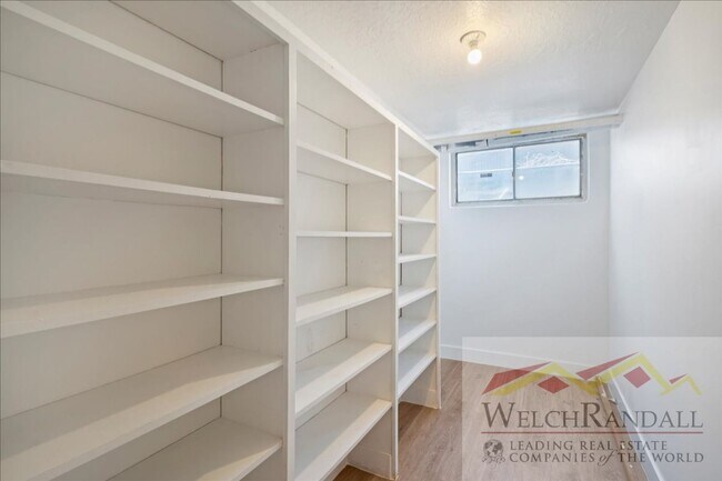 Building Photo - Beautifully Updated Single Family Home in ...